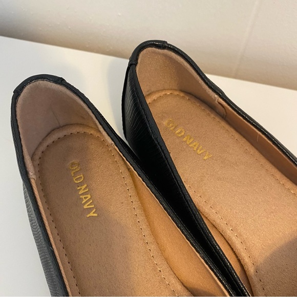Old Navy Textured Black Women's Loafers - Picture 6 of 9
